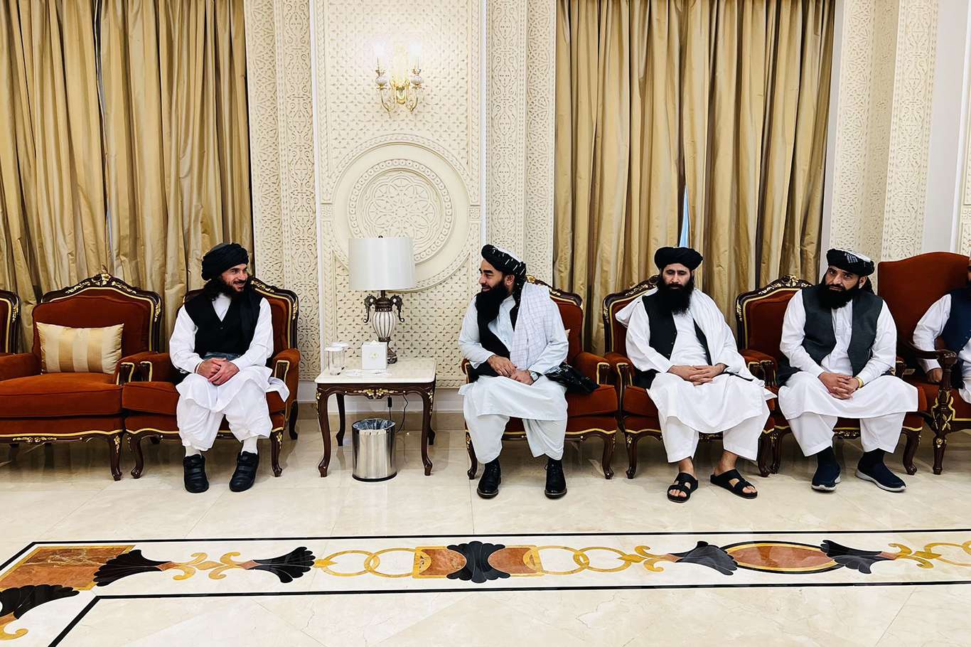 Guantanamo'daki Afgan komutan Afganistan İslam Emirliğinin çabaları sonucu serbest bırakıldı